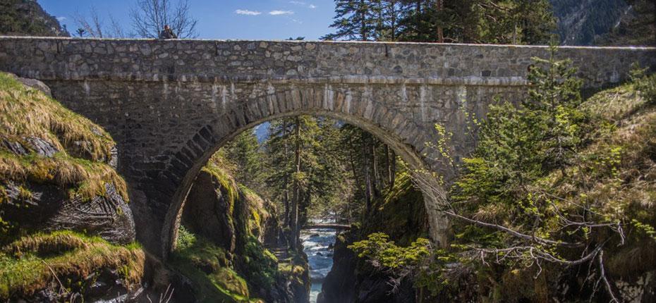 Pont surplombant un torrent - pont d espagne hautes pyrenees 1